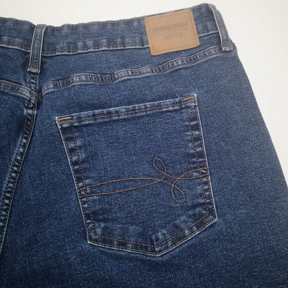 Denizen from Levi's Ladies Size 33 Mid Rise Medium Wash Jean Shorts - Picture 10 of 13